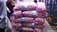 Kemendag awalnya menemukan di Pasar Kramat Jati sebanyak 5 ton. dan diamankan di gudang Bibit Bawang Putih ilegal di Komplek Pergudangan Distribution Center, Jakarta Utara.