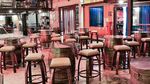 Seru! Nongkrong di Kafe Pom Bensin Vintage Sambil Menikmati Live Music
