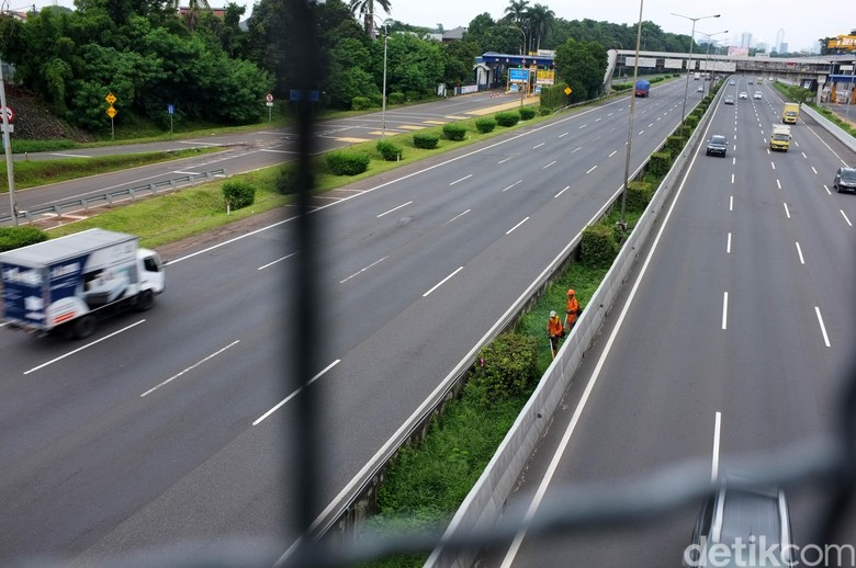 Mudik dari Jakarta ke Bandung, Andy Tancap Gas 80-100 Km/Jam Mudik dari Jakarta ke Bandung, Andy Tancap Gas 80-100 Km/Jam