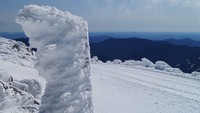 Cuacanya tidak menentu. Dari yang cuaca cerah, tiba-tiba bisa berubah jadi badai dalam rentang waktu setengah hari (Mt Washington State Park/CNN)