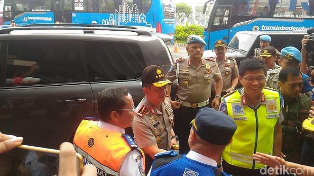 Kapolri Tito tiba di lokasi dan disambut Kakorlantas