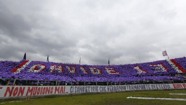 Salah satu bentuk penghormatan suporter Fiorentina untuk Davide Astori.