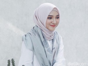 Review Hijab Voal dan Polycotton oleh Ayu Indriati, Apa Hasilnya?