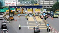 Pengendara mobil berpelat nomor genap dapat masuk di pintu tol tersebut pada tanggal genap, begitu pun sebaliknya.