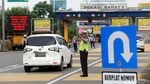 Foto: Suasana Saring Ganjil Genap di Pintu Tol Bekasi