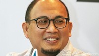 Gerindra membalas Demokrat. Gerindra mengingatkan siapapun bisa jadi presiden, meski gagal beberapa kali. Mereka mengambil sampel Abraham Lincoln. Inget nggak presiden Amerika yang paling terkenal siapa? Yang ada patungnya di Washington itu siapa? Abraham Lincoln itu capres kalah, tapi akhirnya menang jadi presiden AS dan salah satu presiden terbesar dan tersukses dalam sejarah AS, ujar Wasekjen Gerindra Andre Rosiade.