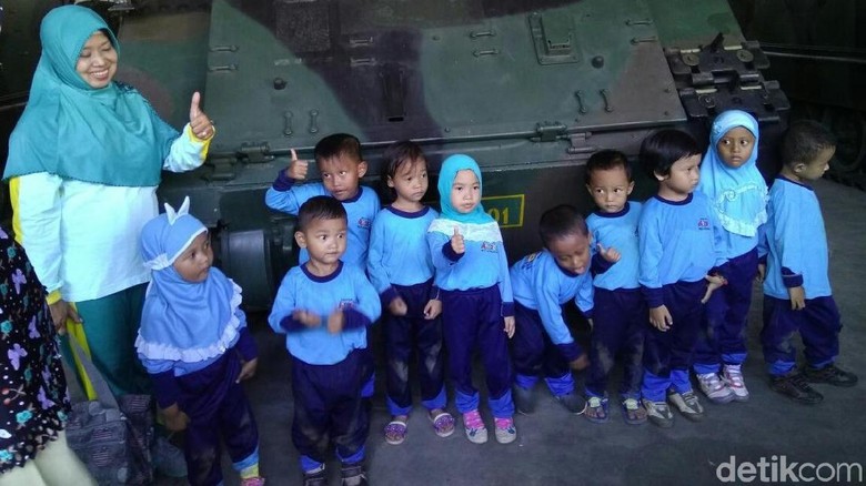 Senyum Iswandari Dampingi Anak Didik Sebelum Tewas di Kecelakaan Tank Senyum Iswandari Dampingi Anak Didik Sebelum Tewas di Kecelakaan Tank