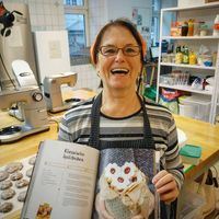 Bantu Lansia, <i>Bakery</i> Ini Pekerjakan Kakek dan Nenek untuk Membuat Kue