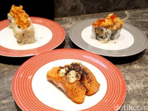 Sushi Go!: Makan Aburi Salmon Blackpepper dan Salmon Roll Serba Rp 15.000