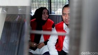 Akibatnya, total kerugian yang diterima para calon jemaah mencapai Rp 1 triliun. Hingga saat ini dari keterangan para agen, First Travel belum ada upaya refund dari ketiga terdakwa untuk mengembalikan total kerugian calon jemaah tersebut.