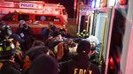 Detik-detik Penyelamatan Korban Helikopter Jatuh di New York