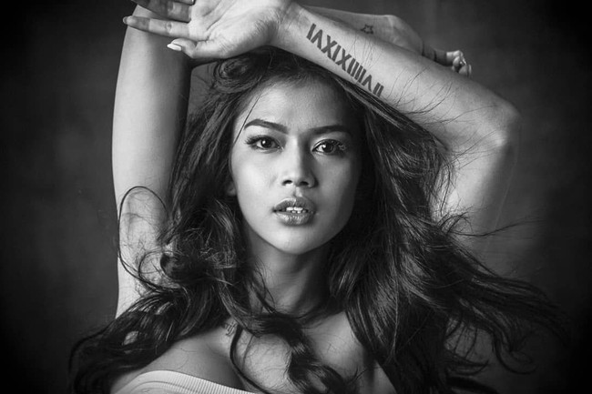 Pose seksi Dinda setelah terpilih menjadi kontestan Miss International Queen 2018. Kecantikannya yang utuh membuat banyak orang tak menyangka bawa Dinda Syarif dulunya pria.  Foto: dok. Instagram