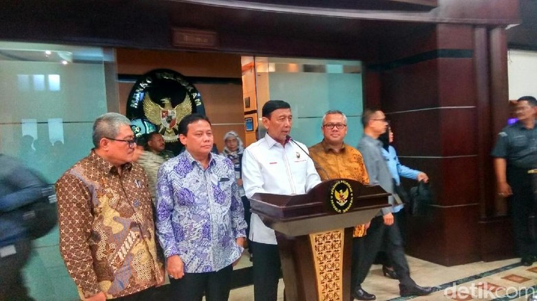 Wiranto Minta KPK Tunda Kasus Calon Kepala Daerah Diduga Korupsi Wiranto Minta KPK Tunda Kasus Calon Kepala Daerah Diduga Korupsi