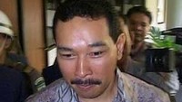 Tommy Soeharto di tahun 2010. Saat itu namanya kembali muncul setelah memenangkan perkara sengketa tanah seluas 1.310 meter persegi di Desa Tangkil, Citeureup. Putra Presiden Soeharto itu tampil dengan kumis. (Foto: Dok detikcom)