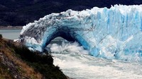 Gletser Perito Moreno di dekat kota El Calafate, Argentina menampilkan fenomena alam yang unik dan jarang terjadi.