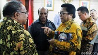 Nikodemus Purba turut didampingi beberapa karyawan Freeport. Pertemuan itu berlangsung di lantai 8 Komplek Parlemen, Senayan, Jakarta, Senin (12/3/2108).