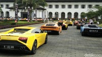 Ini merupakan bagian dari touring bertajuk LAMBORGHINI GIRO INDONESIA, RENAISSANCE DEL TORO, CIREBON BANDUNG 2018 yang diadakan Lamborghini Club Indonesia. Foto: Khairul Imam Ghozali 