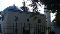 Cukup dekat karena masjid ini ada di tengah Kota Gdansk. Masjid ini merupakan salah satu dari empat masjid di Polandia dan satu-satunya yang memiliki menara masjid (Ubaidillah Zuhdi/Facebook)