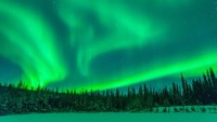 Mentari hanya bersinar beberapa jam saja kala musim dingin di Fairbanks. Traveler bisa memanfaatkan momen ini menikmati keindahan Aurora Borealis (Sherman Hogue/Explore Alaska/CNN)