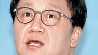 Untuk pertama kalinya anggota Parlemen Korsel mundur karena diduga melakukan pelecehan seksual. Min Byung-Doo (59) sudah tiga periode menjadi anggota parlemen untuk Partai Demokrat yang kini berkuasa. Dia mengajukan surat pengunduran diri pada Senin (12/3). (Foto: Korea Joongang Daily)