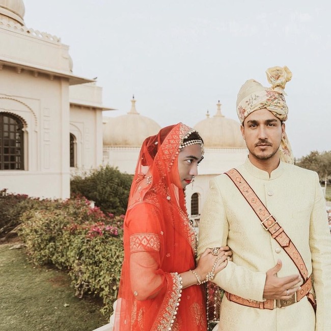 Ketika Raisa dan Hamish Daud tengah berada di India. Wajah Raisa yang nampak cantik mengenakan saree ini diedit oleh Ojmo menjadi wajahnya. Foto: Instagram