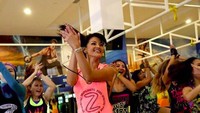 Zumba adalah olahraga yang memadukan dance dengan senam aerobik. (Foto: instagram/farahquinnofficial)