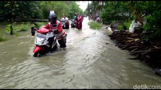 Banjir Bengawan Njero, Jalan hingga Tambak di Lamongan Tergenang