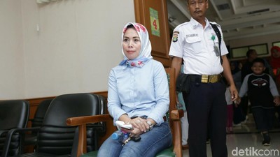 Dimadu Tapi Malah Digugat Cerai Abdee Slank, Anita Hadiri Sidang Cerai