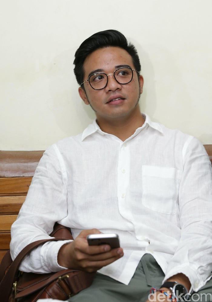 Roby Geisha , Cinta Ratu kompak! Datang Sidangan Penceraian Cinta dan Roby Memakaian Putih-Putih