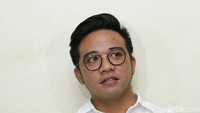 Roby tampak sudah hadir lebih dulu dari Cinta. Foto: Palevi S/detikHOT