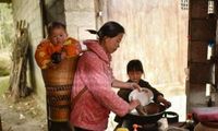 Tak Ada Kata Telat untuk Belajar, Ini Kisah Ibu Masuk TK Bareng Anaknya