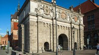Upland Gate, monumen raksasa di Gdanks yang sudah berdiri sejak tahun 1547. Visit Gdansk menulisnya, tempat yang bagus buat foto di Instagram. Egy Maulana mesti ke sini nih... (Visit Gdansk)