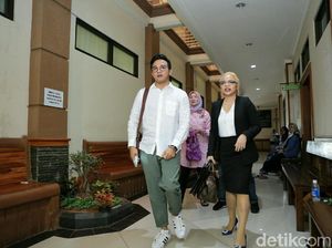 Komunikasi Cinta Ratu-Roby Geisha Hanya Lewat Email?
