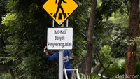 Perawatan rambu lalu lintas juga untuk menekan angka kecelakaan.