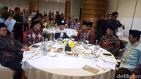 Ada pula Menko Polhukam Wiranto di meja tersebut. Foto: Zunita/detikcom