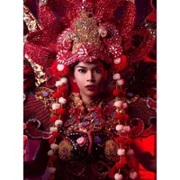 Meski tak jadi juara, namun Dinda Syarif meraih penghargaan sebagai kostum nasional terbaik di Miss International Queen 2018.  Foto: dok. Instagram