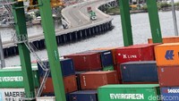Menurut Jokowi, nilai ekspor Indonesia yang sebesar US$ 145 miliar masih bisa ditingkatkan lagi bahkan lebih besar dari yang dicapai saat ini.