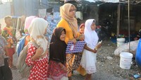 Menurutnya, dulu pernah ada anak yang belajar bersamanya selama tujuh tahun tapi ketika duduk di bangku Sekolah Menengah Pertama (SMP) terpaksa meninggalkan bangku sekolah karena orang tuanya tidak sanggup membiayai. Mereka akhirnya memilih ikut memulung bersama orang tuanya.