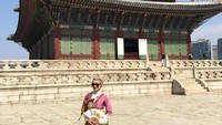 Pakai hanbok di Istana Gyeongbokgung (radiahsarip/Instagram)