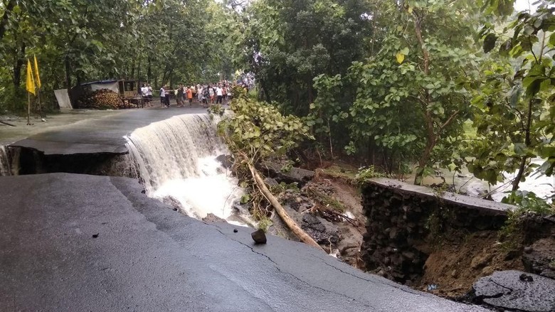 Jalan Ambrol, Akses ke Alastuwo Karanganyar Putus Total Jalan Ambrol, Akses ke Alastuwo Karanganyar Putus Total