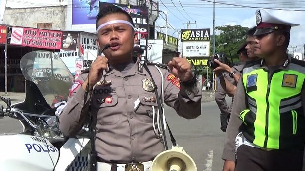 Aksi di Bone: 'Jangan Melawan Arus, Cukup Melawan Pelakor'