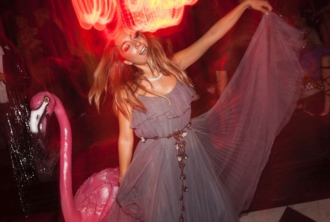 Mina Basaran merupakan sarjana lulusan Koç University Business Administration Department dan meraih gelar masternya di London. Foto: Dok. Instagram Mina Basaran