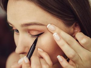 7 Eyeliner yang Mudah Dipakai untuk Menggambar Winged Eyeliner
