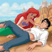 Cerita Putri Ariel dalam The Little Mermaid berakhir bahagia di versi Disney, di mana ia hidup selamanya bersama pangeran yang dicintainya. Foto: istimewa