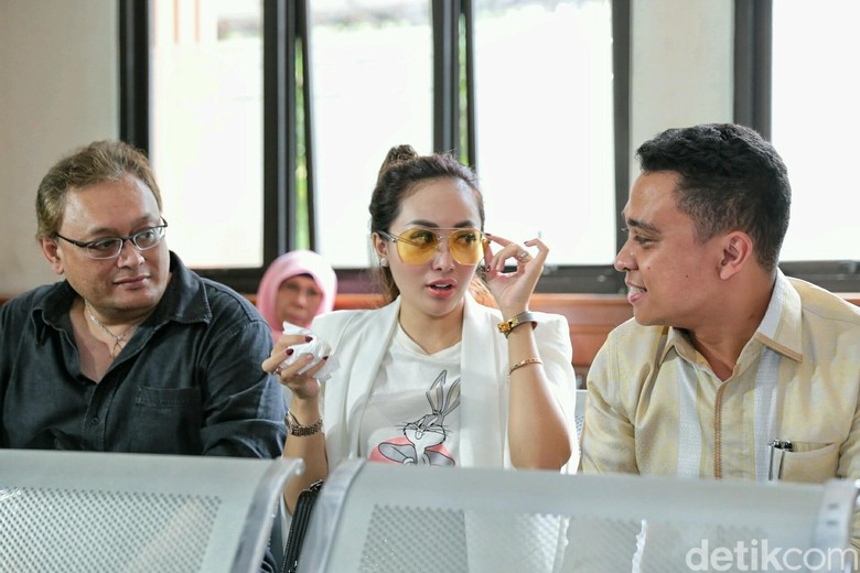 Resmi Cerai, Roby Geisha Masih Yakin Cinta Ratu Main Klenik Resmi Cerai, Roby Geisha Masih Yakin Cinta Ratu Main Klenik