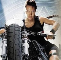 Tomb Raider (2018) yang diperankan Alicia Vikander baru saja dirilis. Alicia didaulat sebagai Lara Croft menggantikan Angelina Jolie yang bermain di Lara Croft: Tomb Raider (2001) dan Tomb Raider Ascension (2007). Film besutan Raur Uthaug kali ini pun didasarkan pada video game Tomb Raider yang rilis di 2013. Karenanya, ada sejumlah perbedaan antara Lara Croft yang dimainkan Alicia dan Angelina. Tengok enam di antaranya ini.  Foto: ist