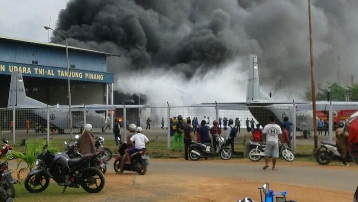 Gudang Penyimpanan di Lanud Tanjungpinang Kepri Kebakaran