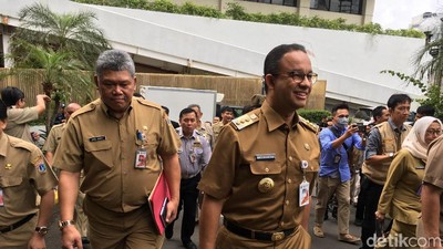 Foto: Saat Anies Sidak Sumur Resapan di Sari Pan Pacific
