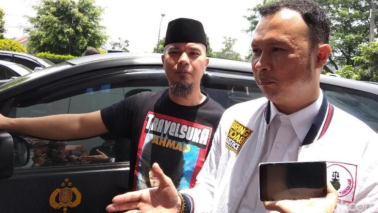 Jalani Pelimpahan Tahap 2, Ahmad Dhani Tiba di Kejari Jaksel Jalani Pelimpahan Tahap 2, Ahmad Dhani Tiba di Kejari Jaksel