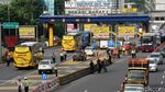 Foto: Suasana Saring Ganjil Genap di Pintu Tol Bekasi